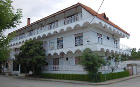 Giorgos Apartments Square